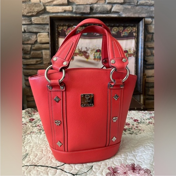 MCM BUCKET SATCHEL In Excellent Used Condition.   Absolutely Beautiful Firey Red - Picture 3 of 13